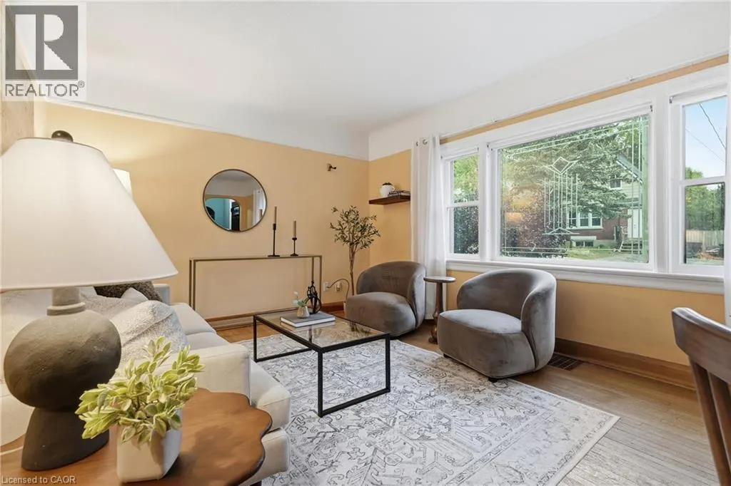 106 CEDAR Street S