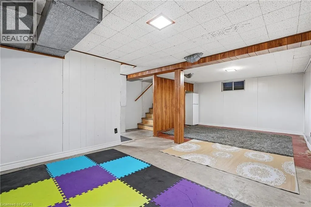 106 CEDAR Street S