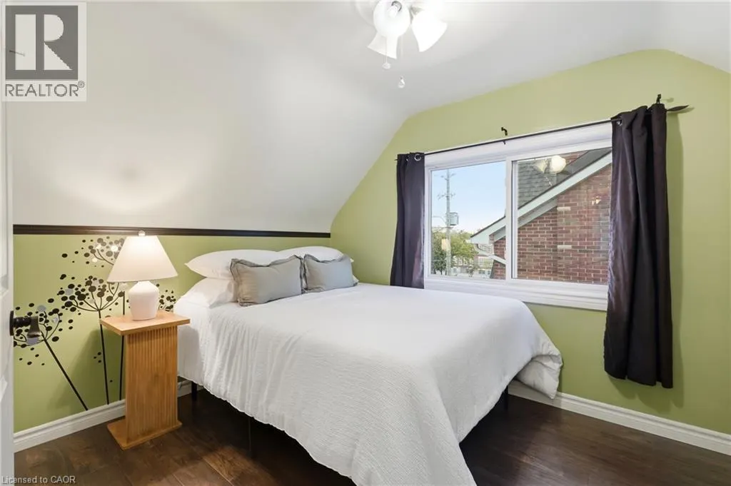 106 CEDAR Street S