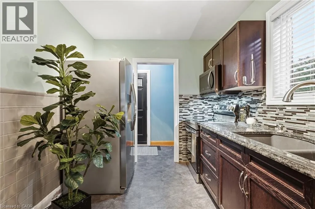 106 CEDAR Street S