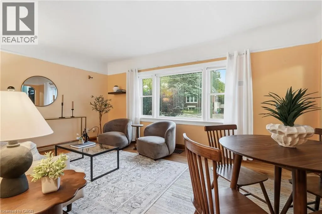 106 CEDAR Street S