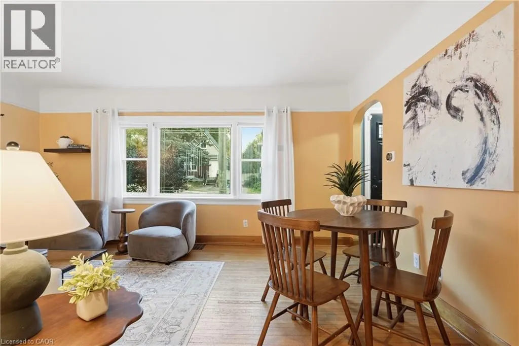 106 CEDAR Street S
