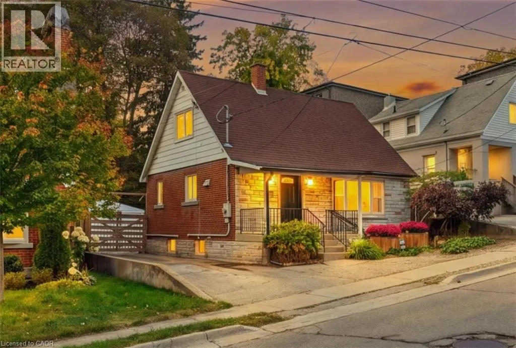 106 CEDAR Street S