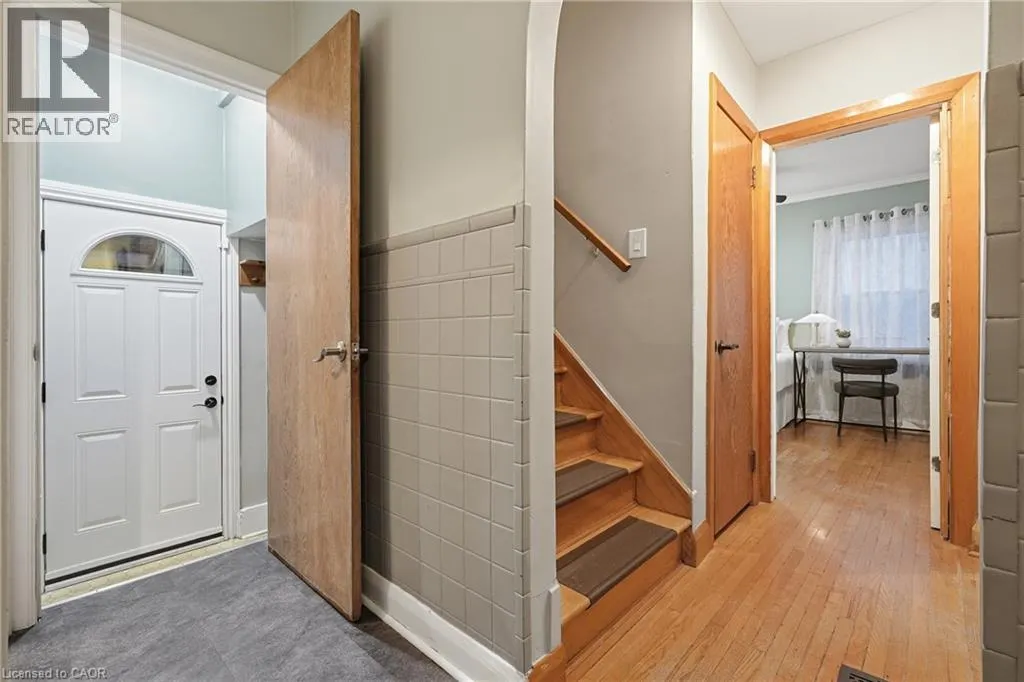 106 CEDAR Street S