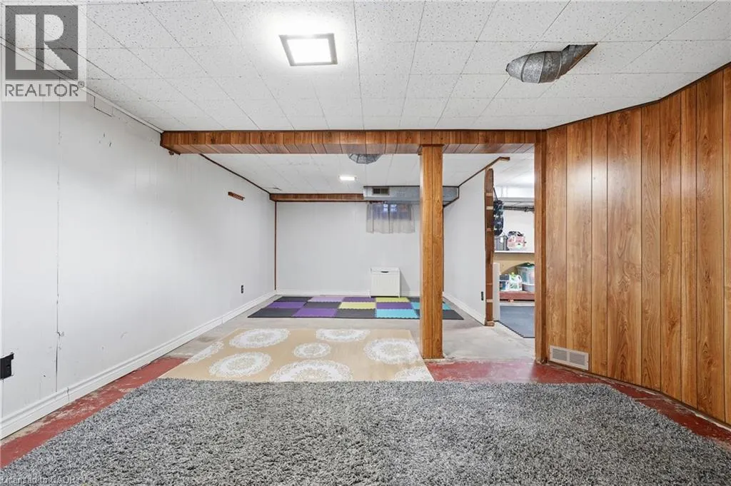 106 CEDAR Street S