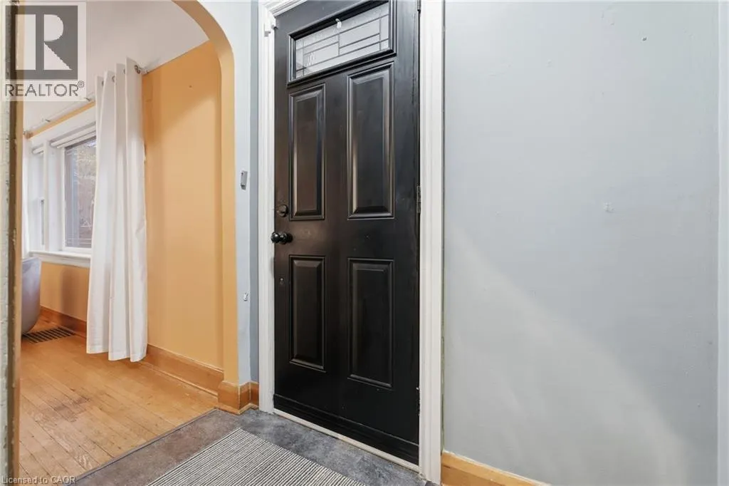 106 CEDAR Street S