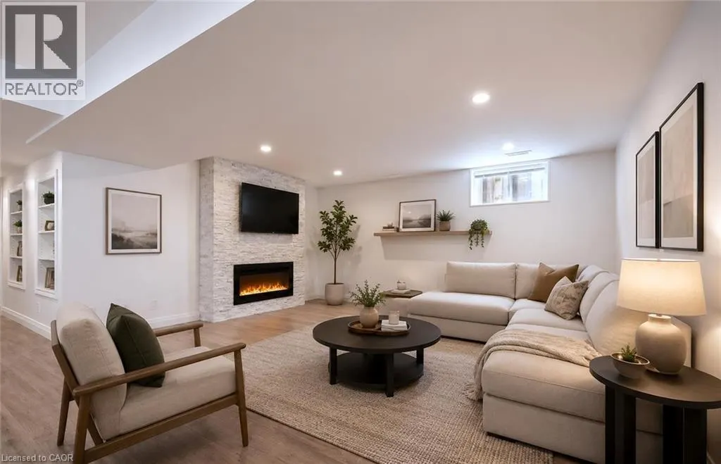 18 KEYS Crescent