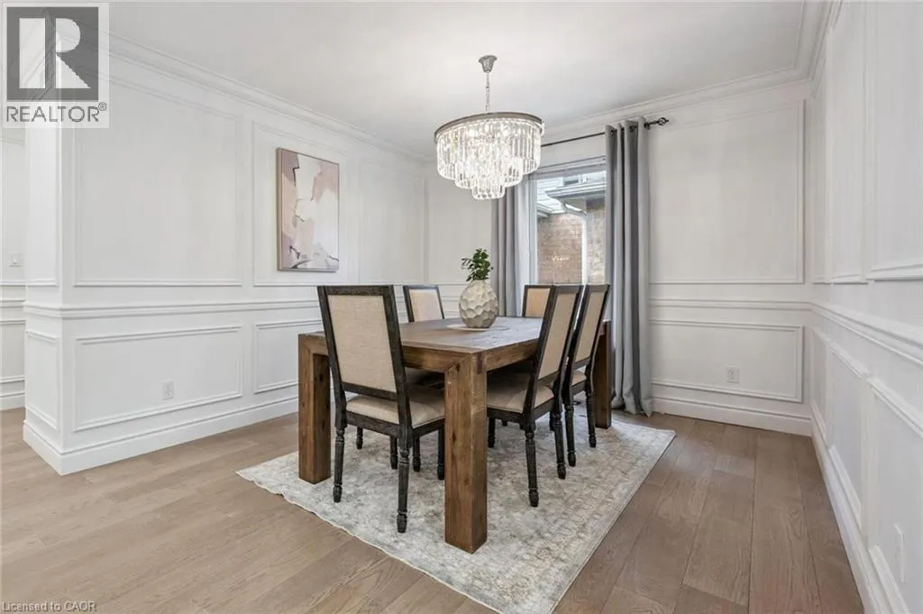 18 KEYS Crescent