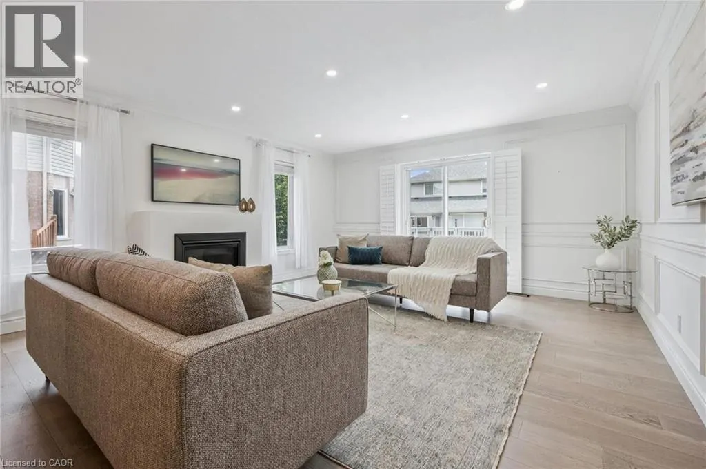 18 KEYS Crescent