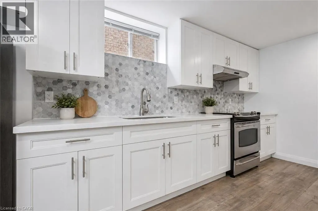 18 KEYS Crescent