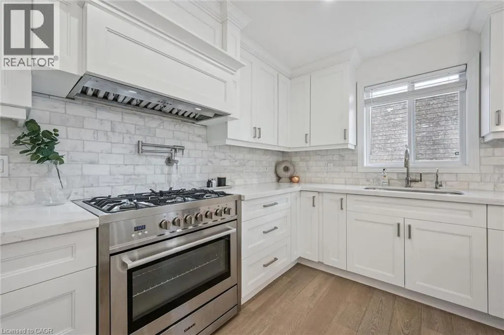 18 KEYS Crescent