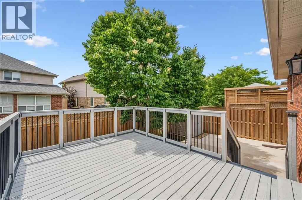 18 KEYS Crescent