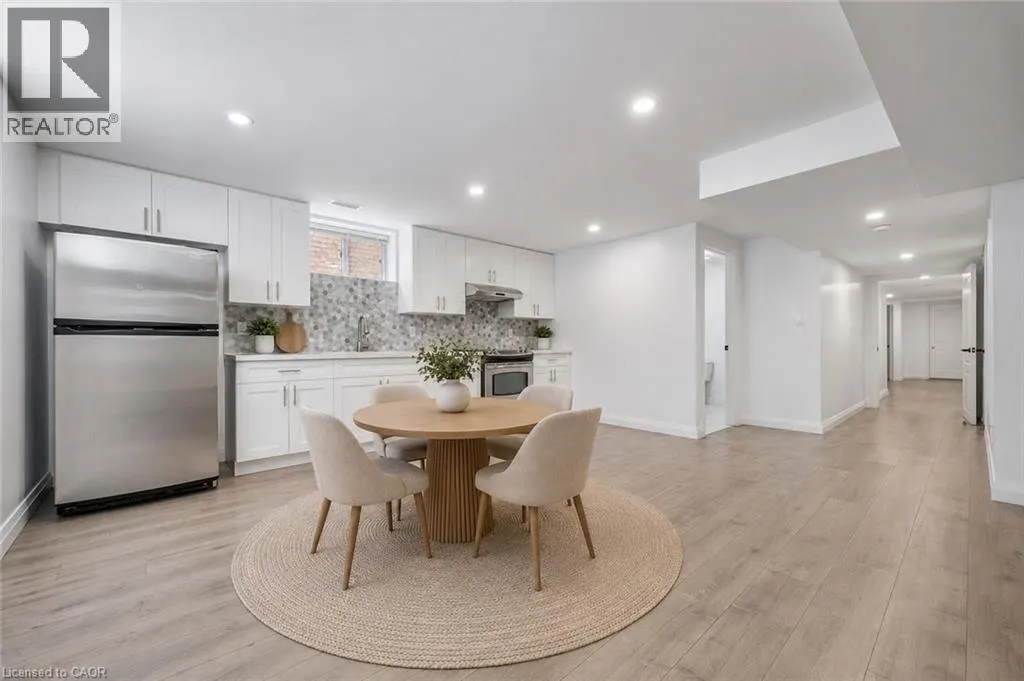 18 KEYS Crescent