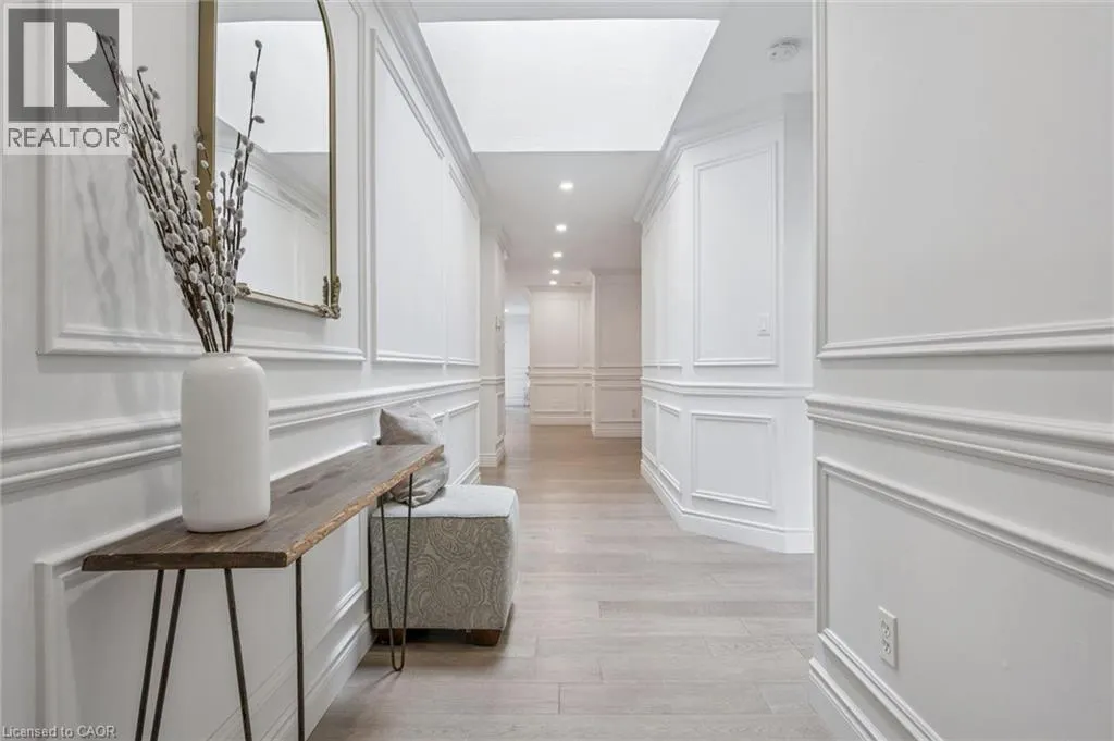 18 KEYS Crescent
