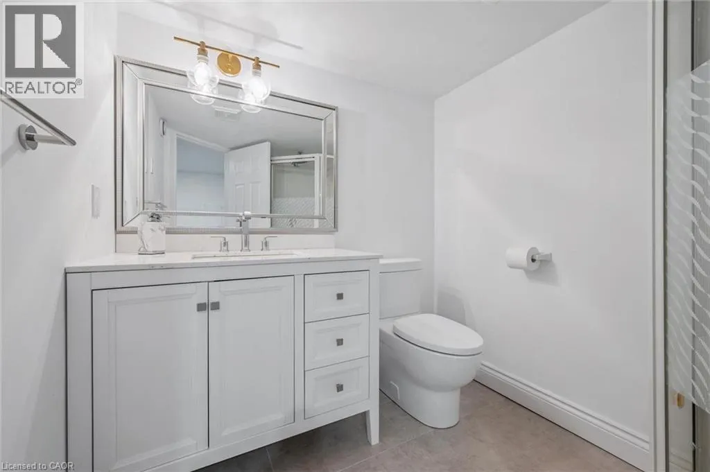18 KEYS Crescent