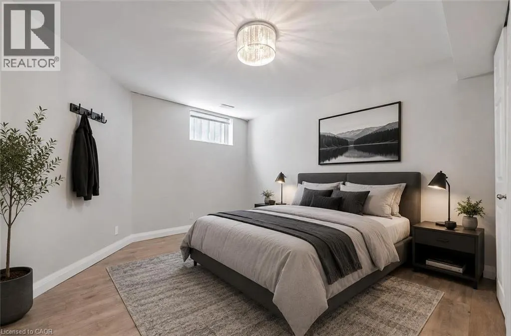 18 KEYS Crescent