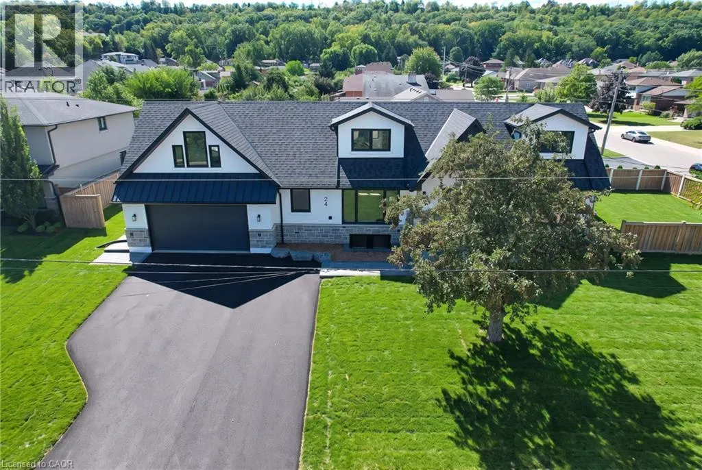 24 ROYCE Avenue