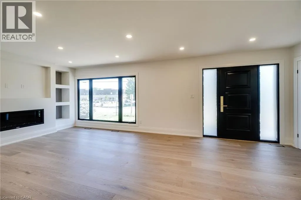 24 ROYCE Avenue