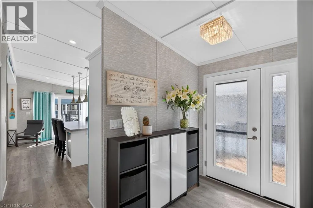 4449 MILBUROUGH  Unit# 5 Oak Street