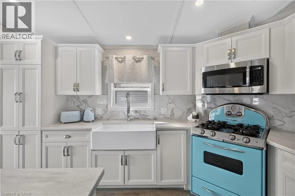 4449 MILBUROUGH  Unit# 5 Oak Street