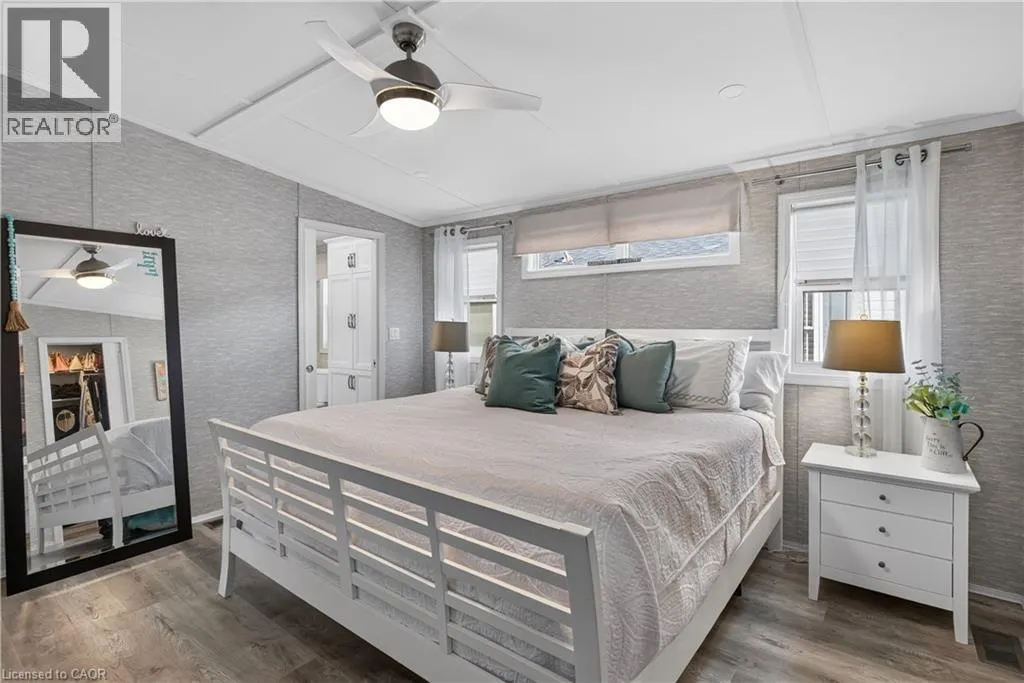 4449 MILBUROUGH  Unit# 5 Oak Street