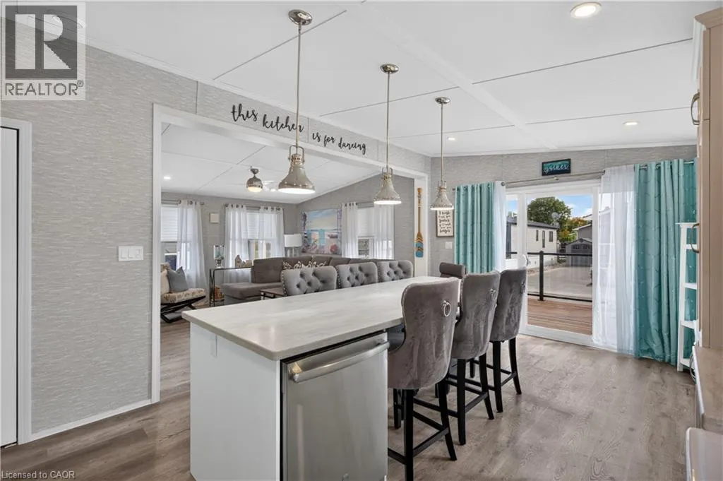 4449 MILBUROUGH  Unit# 5 Oak Street