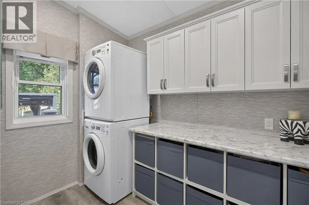 4449 MILBUROUGH  Unit# 5 Oak Street