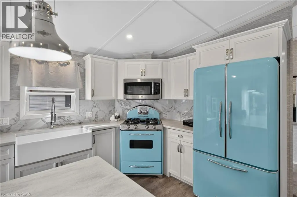 4449 MILBUROUGH  Unit# 5 Oak Street