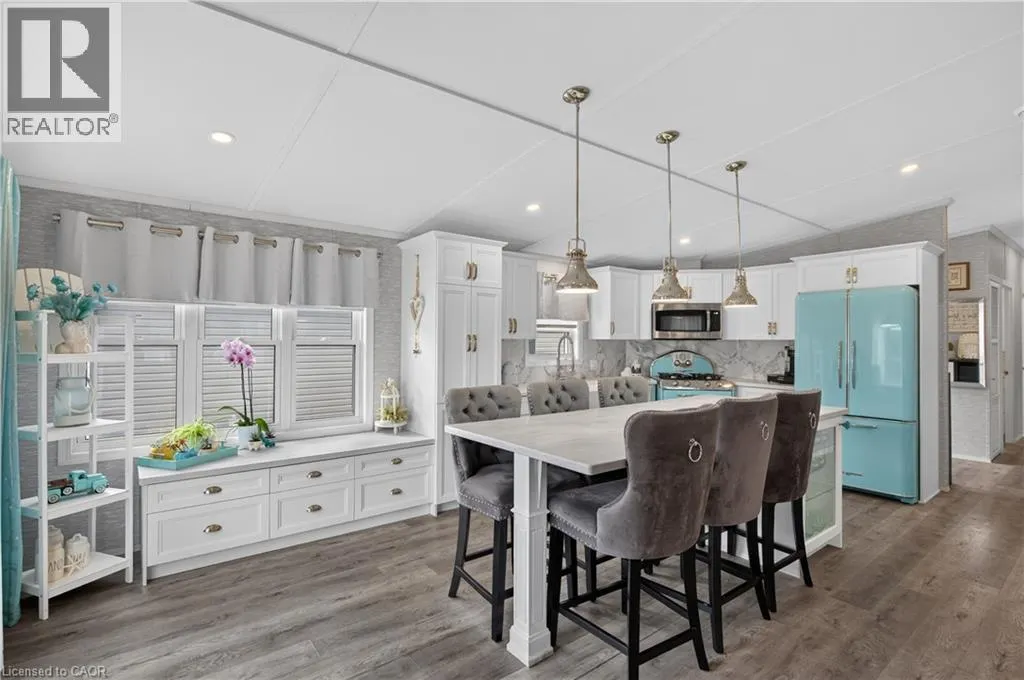 4449 MILBUROUGH  Unit# 5 Oak Street