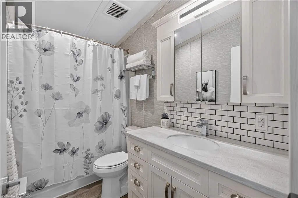 4449 MILBUROUGH  Unit# 5 Oak Street