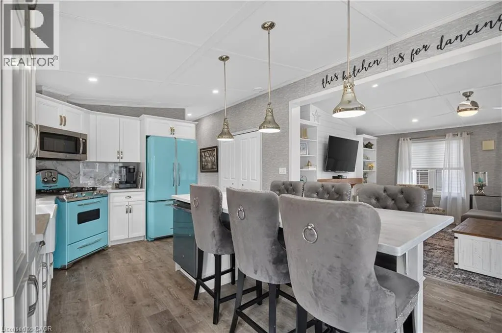 4449 MILBUROUGH  Unit# 5 Oak Street