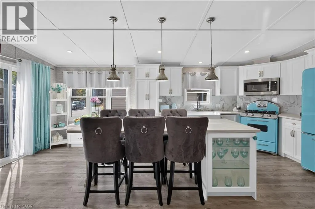 4449 MILBUROUGH  Unit# 5 Oak Street