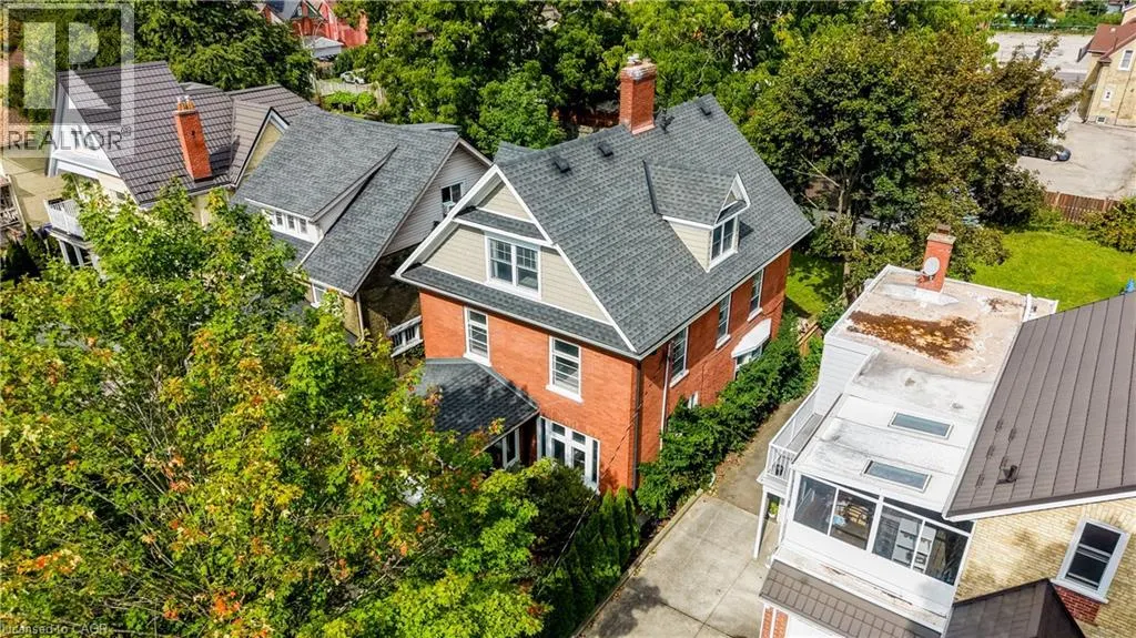 22 MAYNARD Avenue