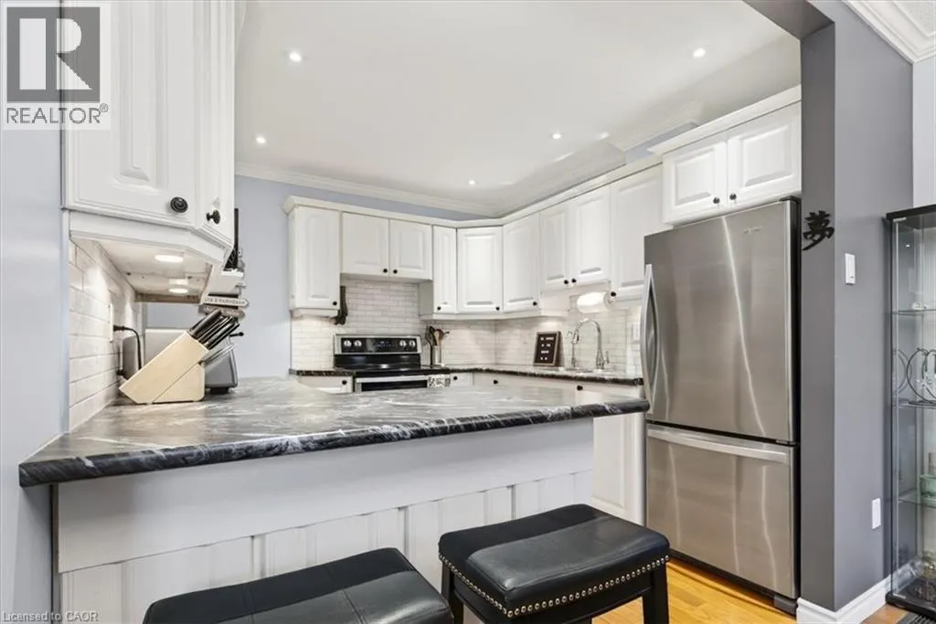 479 WOODVIEW Road Unit# 3 #3