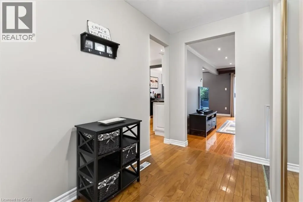 479 WOODVIEW Road Unit# 3 #3