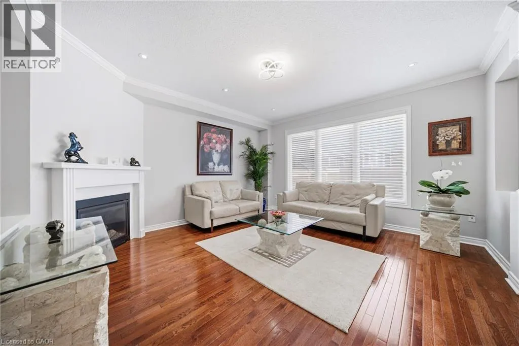 884 STOUTT Crescent