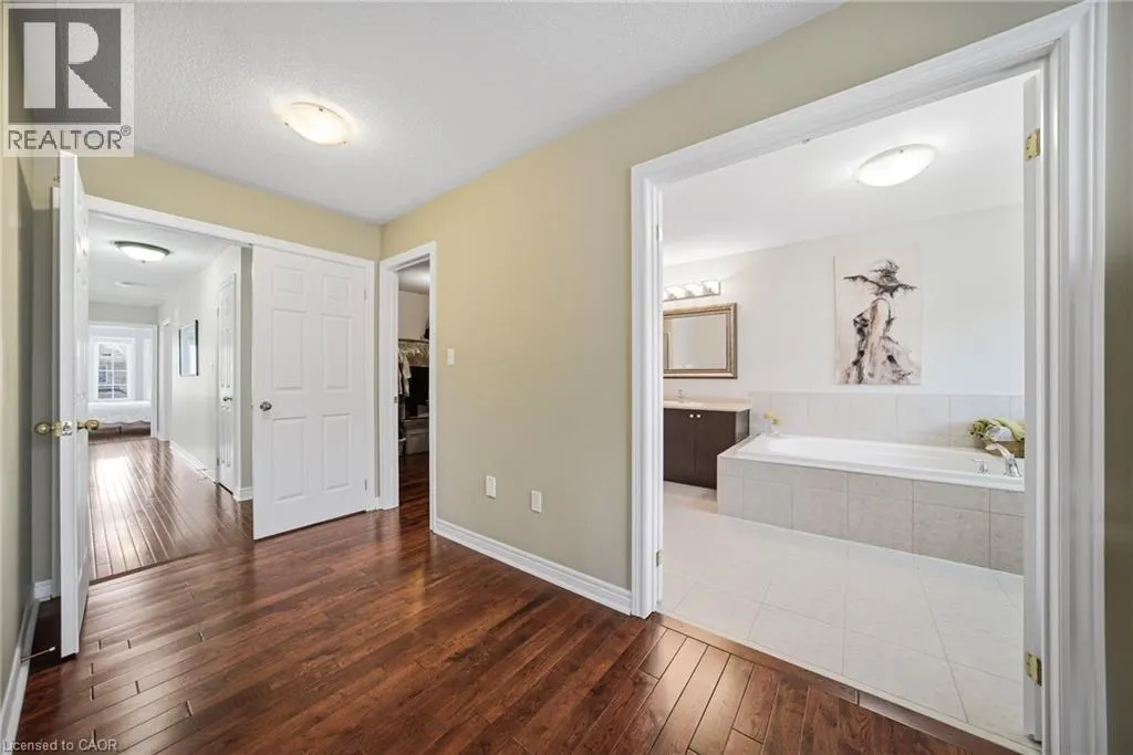 884 STOUTT Crescent