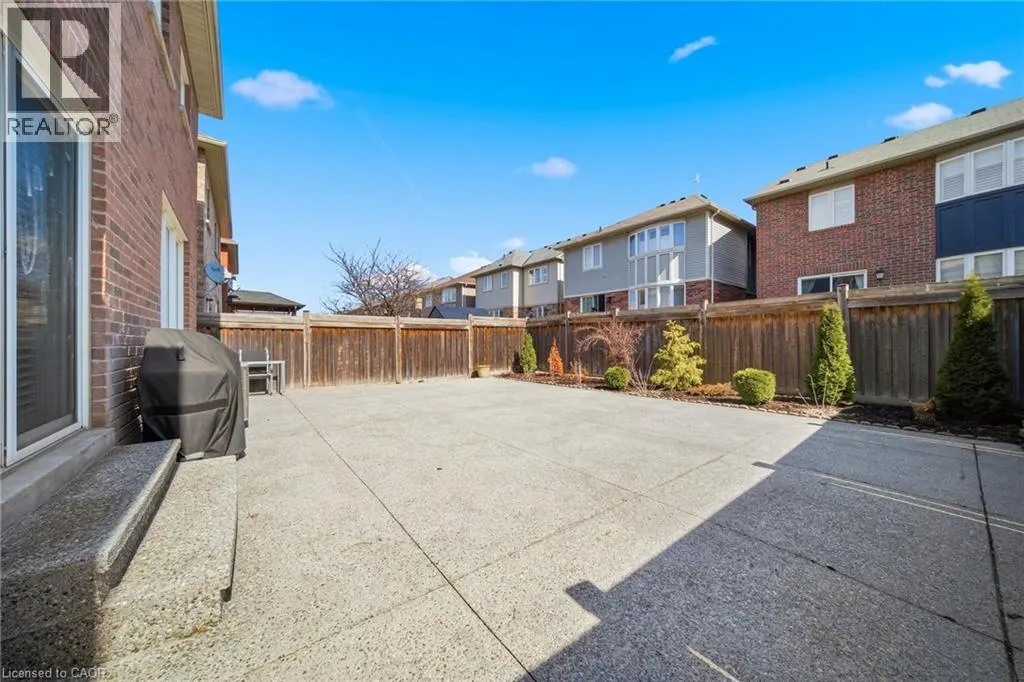884 STOUTT Crescent