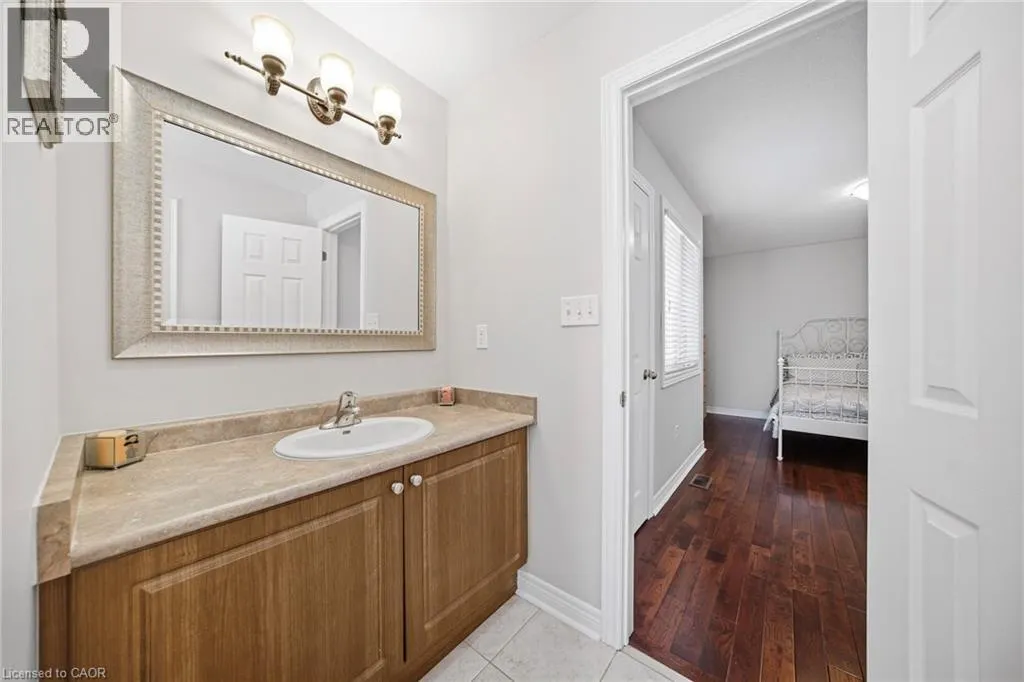 884 STOUTT Crescent