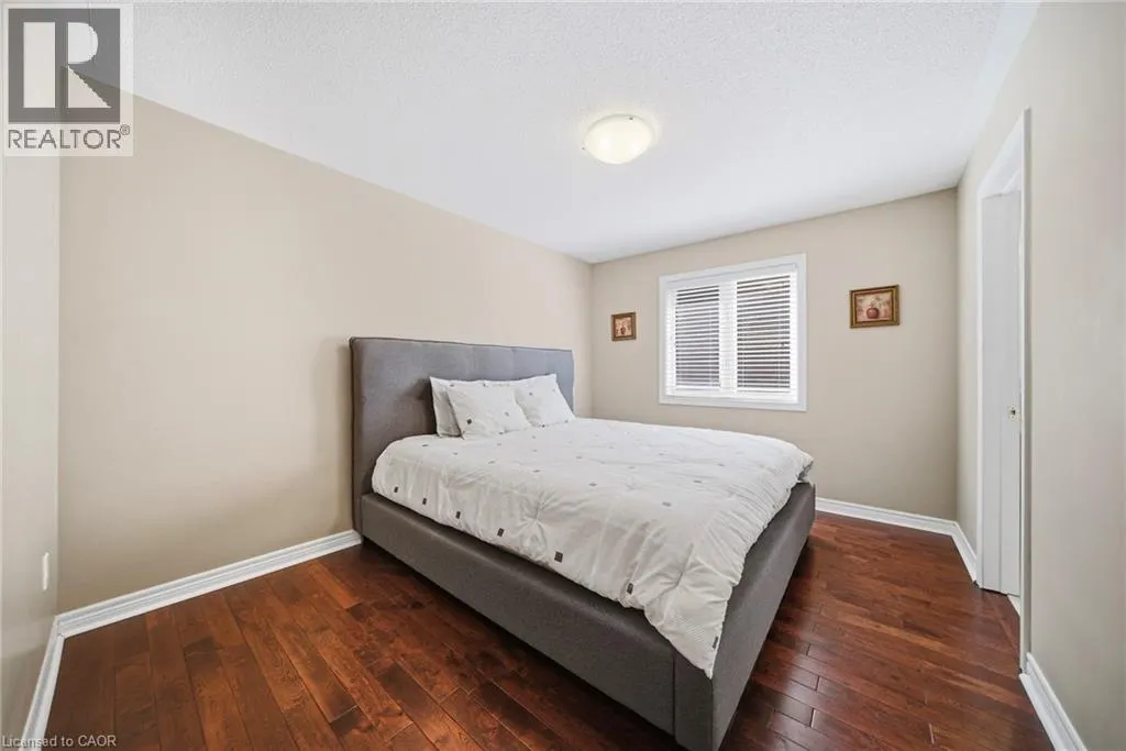 884 STOUTT Crescent