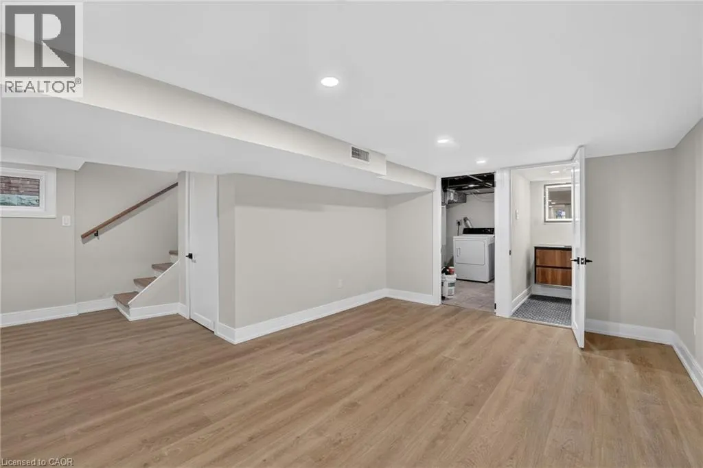 215 PALING Avenue