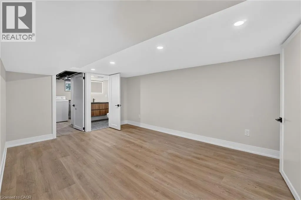 215 PALING Avenue