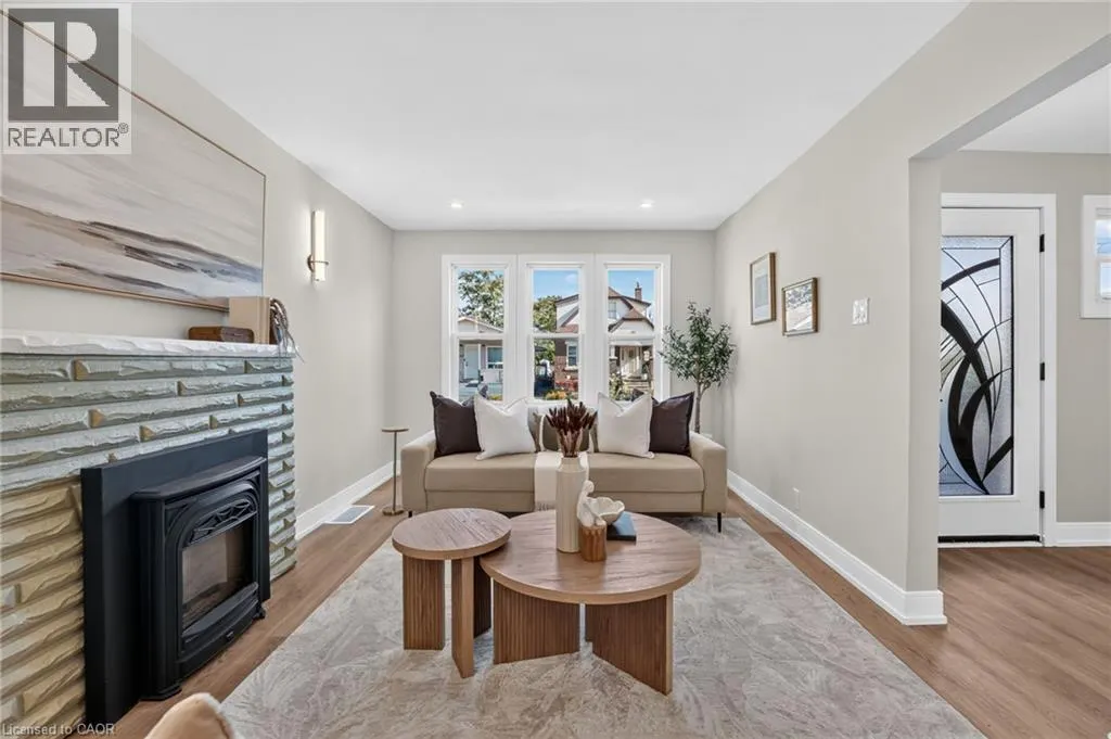 215 PALING Avenue