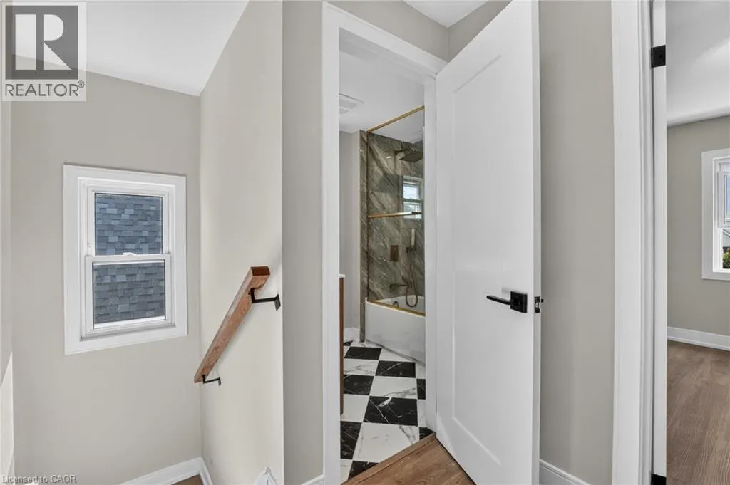 215 PALING Avenue