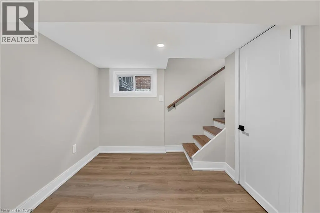 215 PALING Avenue