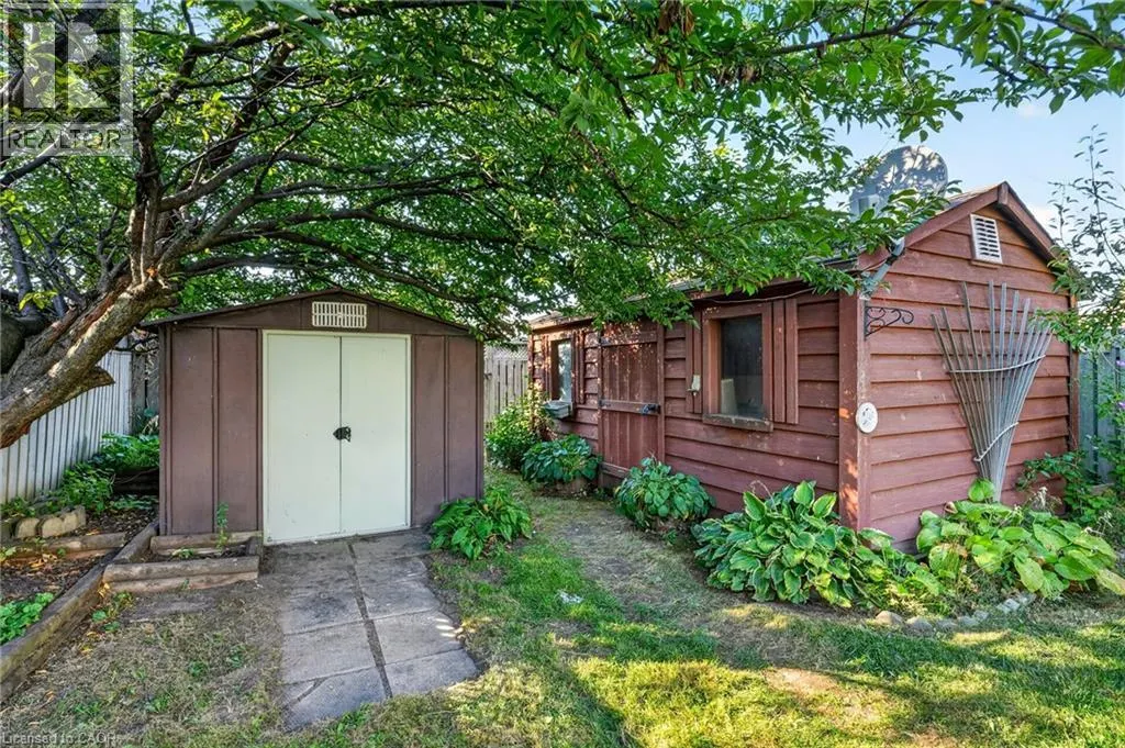 215 PALING Avenue