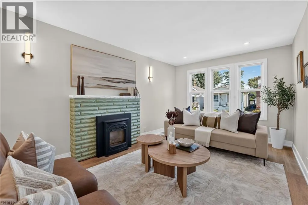 215 PALING Avenue