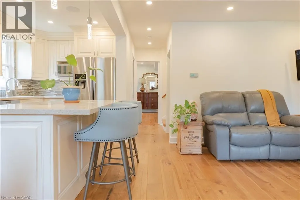 8 CAMERON Avenue