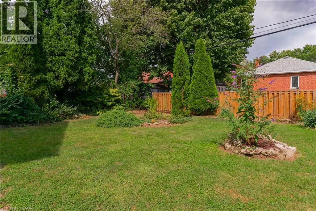 8 CAMERON Avenue