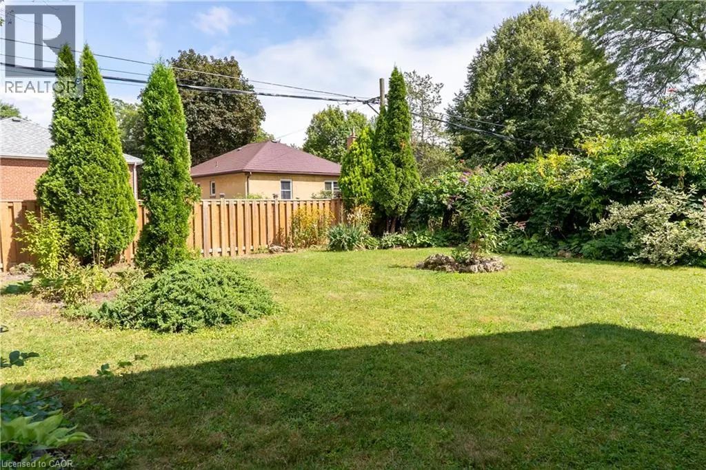 8 CAMERON Avenue